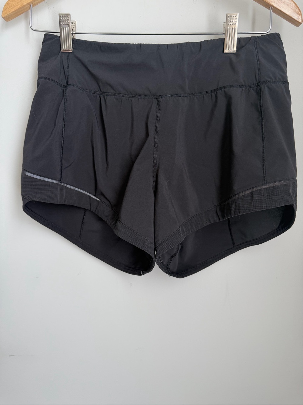 Lululemon Women's Gait Keeper
Short 3.5" Inseam Lined Black Reflective Sz 4 - Picture 2 of 8